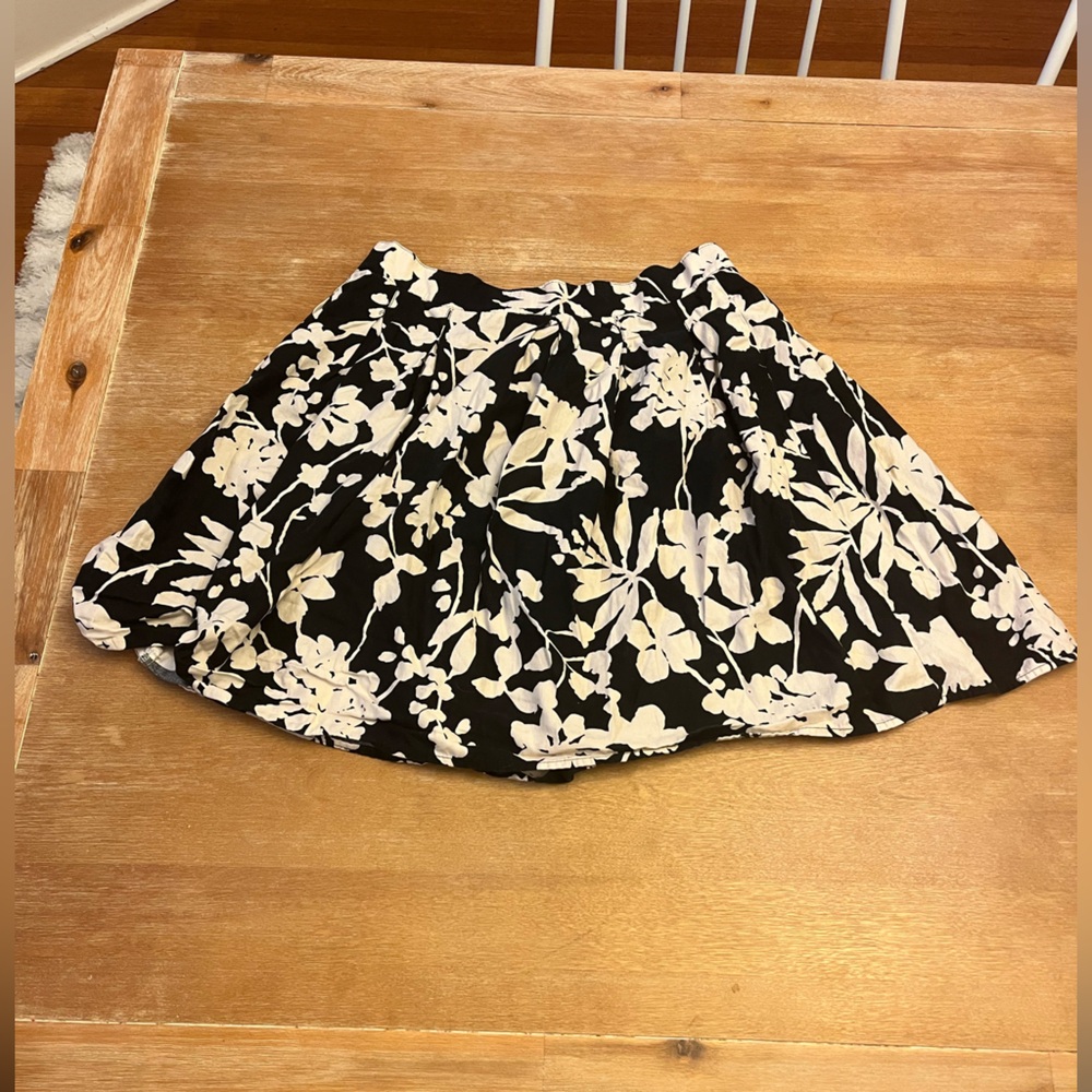 Beebop & Wally White Floral Skirt Mini Flared Cotton Women’s Size Medium